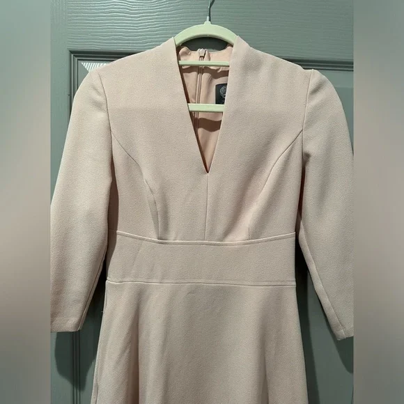 Vince Camuto dress in size 2. Super cute and snatched on the waist. - Picture 4 of 4